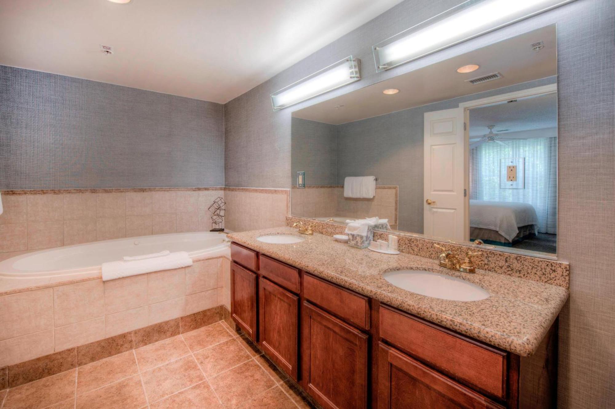 Residence Inn By Marriott Raleigh Crabtree Valley Екстериор снимка